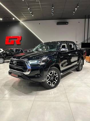 TOYOTA HILUX 2.8 D-4D TURBO DIESEL CD SRX 4X4 AUTOMÁTICO TOYOTA HILUX 2.8 D-4D TURBO DIESEL CD SRX 4X4 AUTOMÁTICO